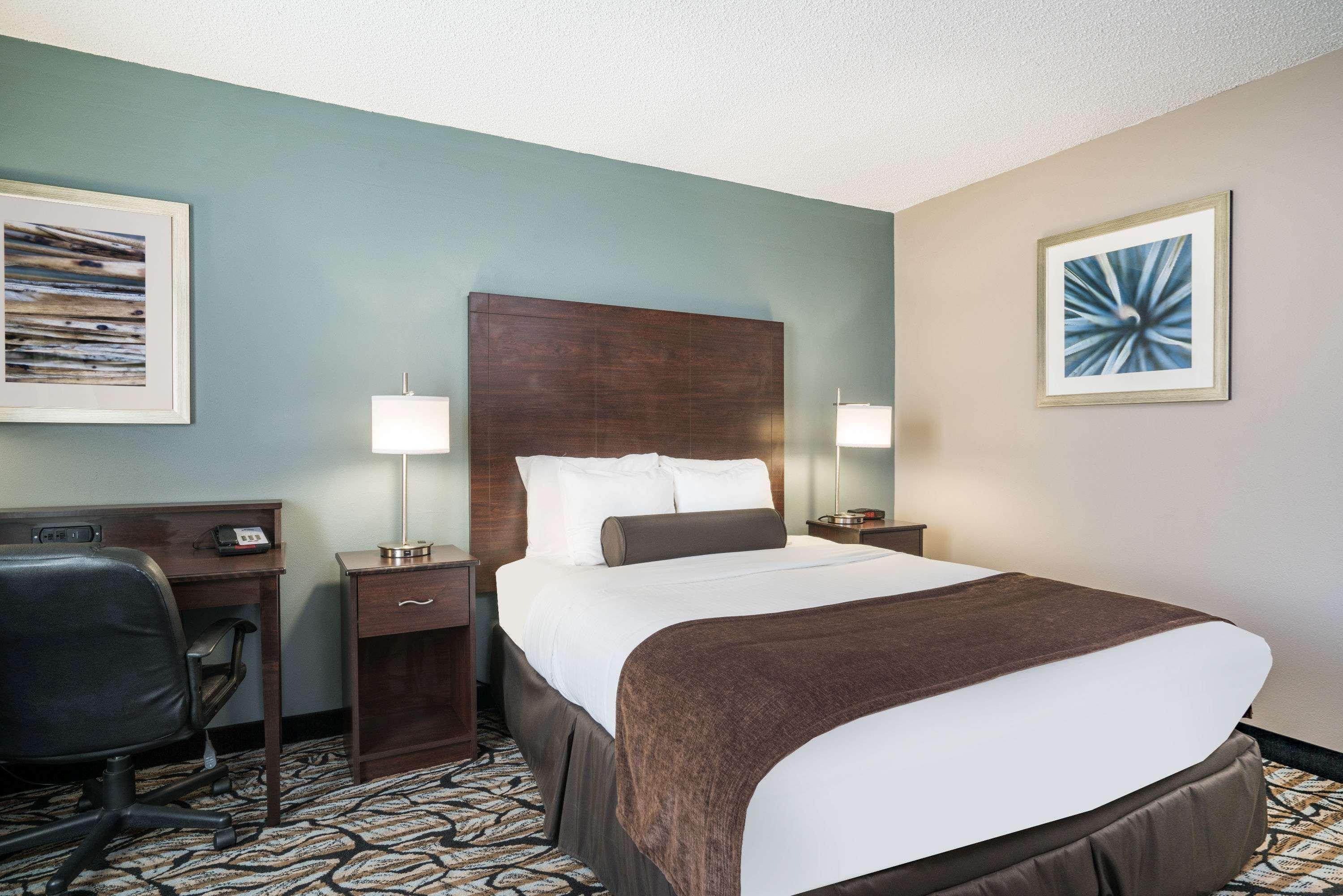 Days Inn & Suites By Wyndham Wausau Exterior foto
