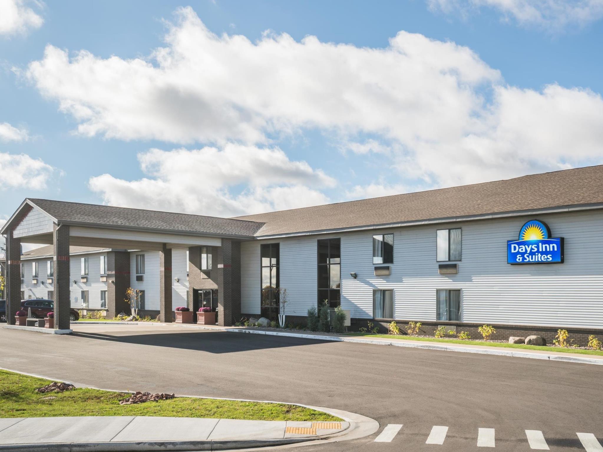 Days Inn & Suites By Wyndham Wausau Exterior foto