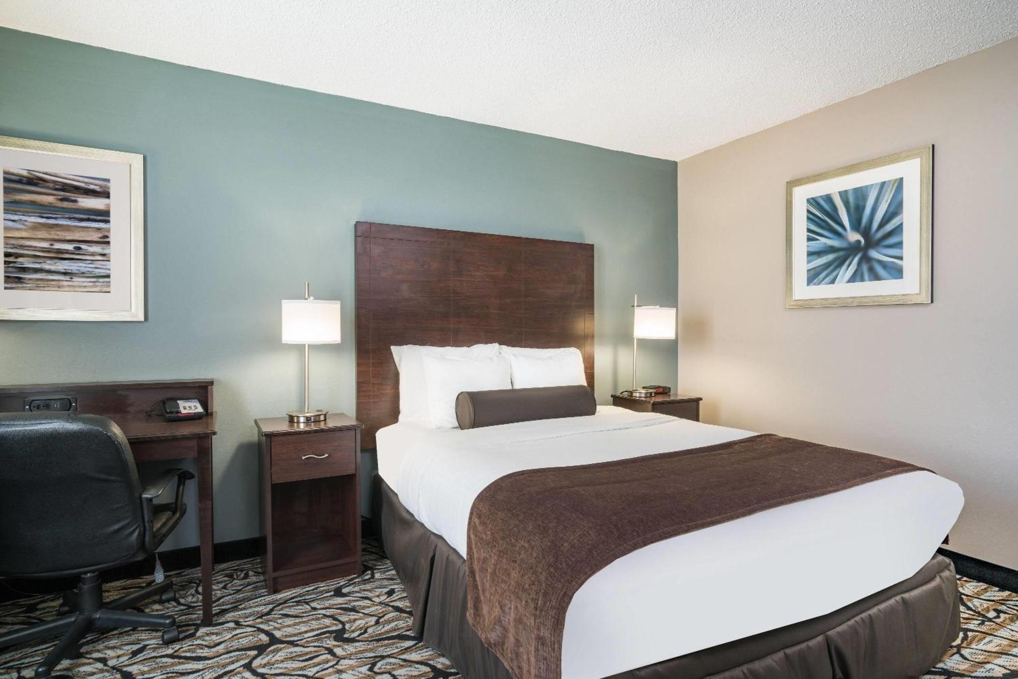 Days Inn & Suites By Wyndham Wausau Exterior foto