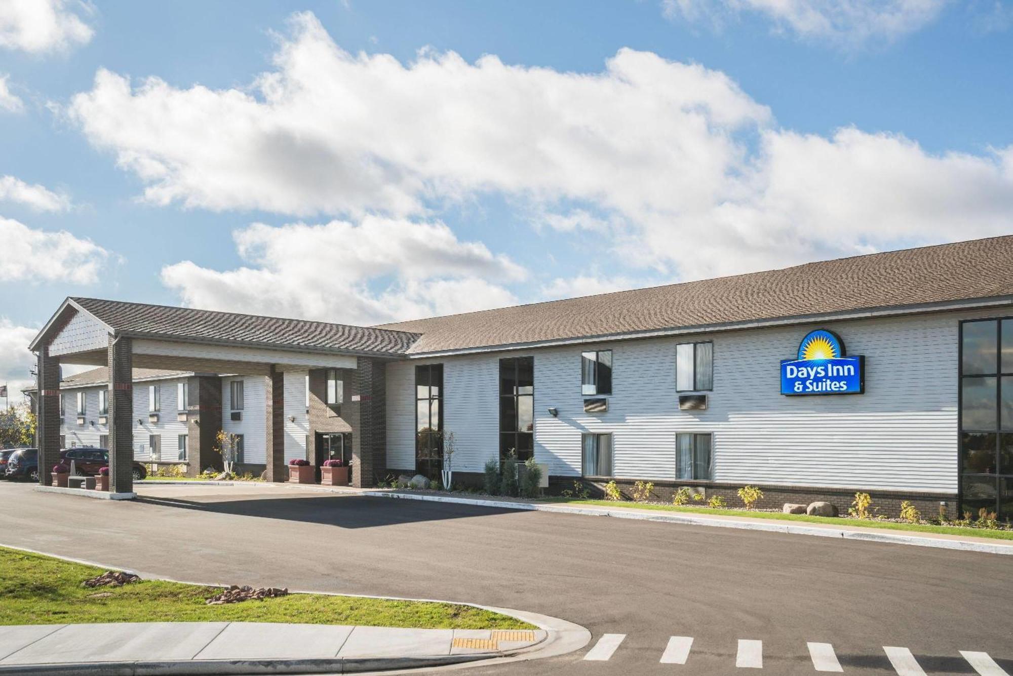 Days Inn & Suites By Wyndham Wausau Exterior foto