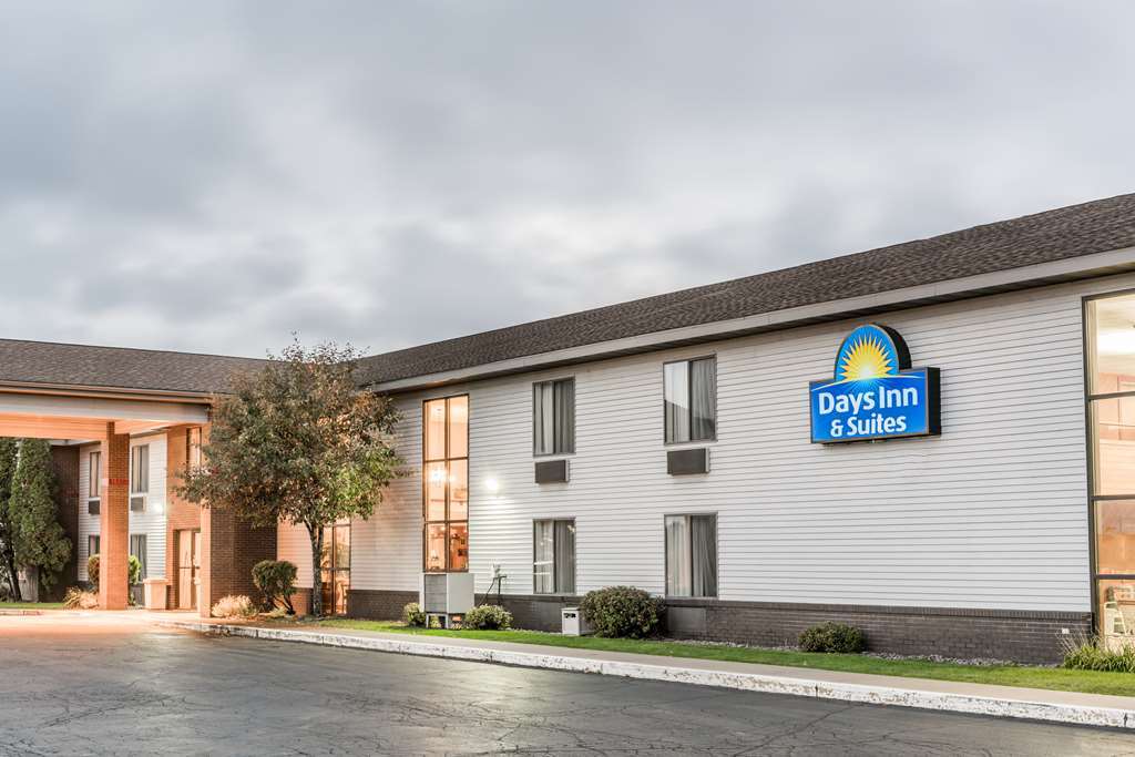 Days Inn & Suites By Wyndham Wausau Exterior foto
